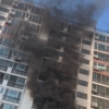 불길 피하려 창문 매달린 일가족 추락…2명 사망·1명 중상