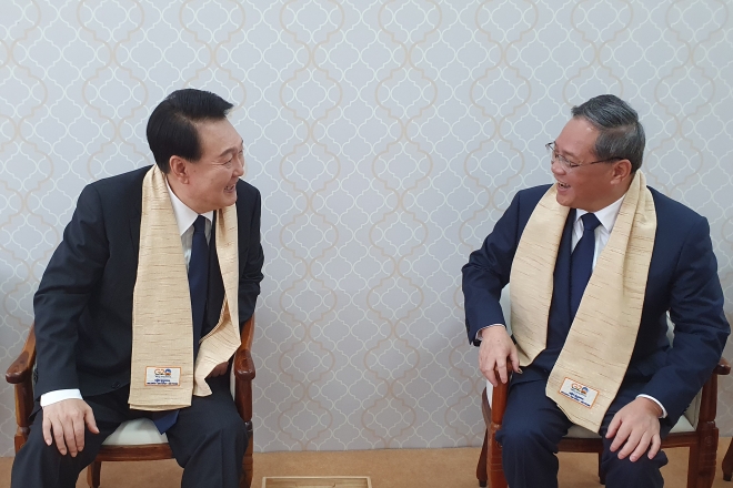 리창 중국 총리와 환담하는 윤석열 대통령