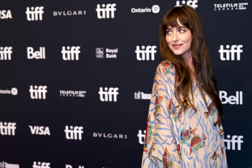 US actress Dakota Johnson arrives for the premiere of “Daddio” during the Toronto International Film Festival at the TIFF Bell Lightbox in Toronto, Ontario, Canada, on September 10, 2023. AFP 연합뉴스