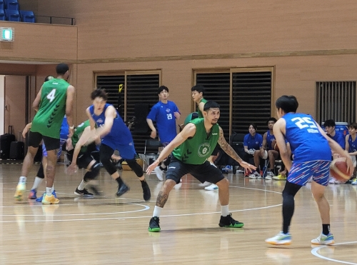 일본 B리그 이바라키 로보츠와 친선 경기를 하고 있는 원주 DB 선수들. DB 제공