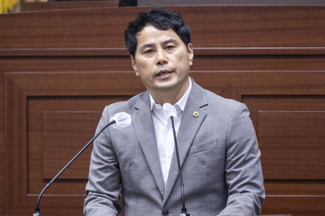 12일 제341회 임시회 제2차 본회의 5분 자유발언을 하는 윤종호 의원