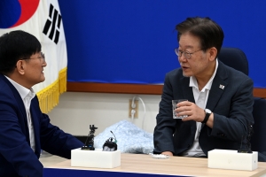 문재인 전 대통령도 이재명 단식 중단 권고…기로의 민주 계파갈등 재현 조짐
