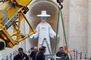 尹, 강승규 특사 교황청 파견… 김대건 신부 성상 설치 기념 미사 참석