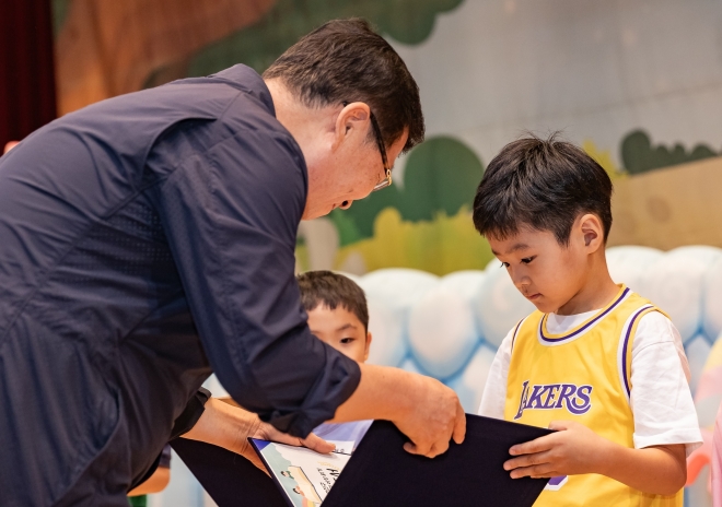 ‘취학 전 500권 이상 책 읽기 시상식’