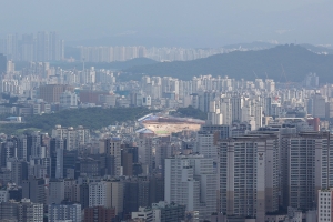 우리나라 집값, 소득의 ‘26배’ … “치솟는 집값에 가계부채 임계점 넘었다”