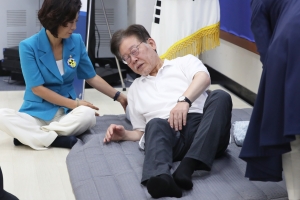 ‘이재명 단식’ 무시·조롱했던 與, 돌연 단식 중단 요청한 이유는