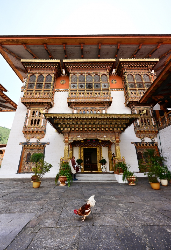 푸나카종 내부에는 부탄 국조인 삽드룽의 등신불이 모셔져 있다는 법당.