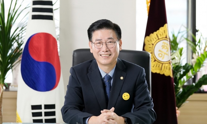 김준성 서울 노원구의회 의장이 지난달 28일 의장실에서 의회 운영 방향에 대해 밝히고 있다. 노원구의회 제공