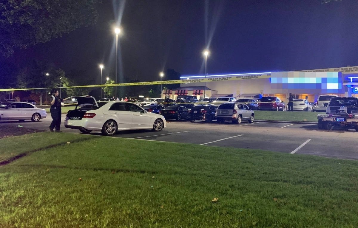 14일(현지시간) 미국 조지아주 애틀랜타 귀넷 카운티 경찰은  12일 덜루스 한인타운 24시간 찜질방 주차장(사진)에 세워져 있던 은색 재규어 세단 트렁크에서 젊은 한국인 여성 시신이 발견됐으며, ‘그리스도의 군인들’이라는 종교단체 소속 남녀 5명과 10대 소년 1명 등 한인 6명을 살인·감금·증거인멸·사체은닉 혐의 등으로 체포했다고 밝혔다. 2023.9.14 귀넷카운티경찰 자료