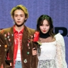 현아, 前 ‘남친’ 던 공개응원… “노래 좋다”
