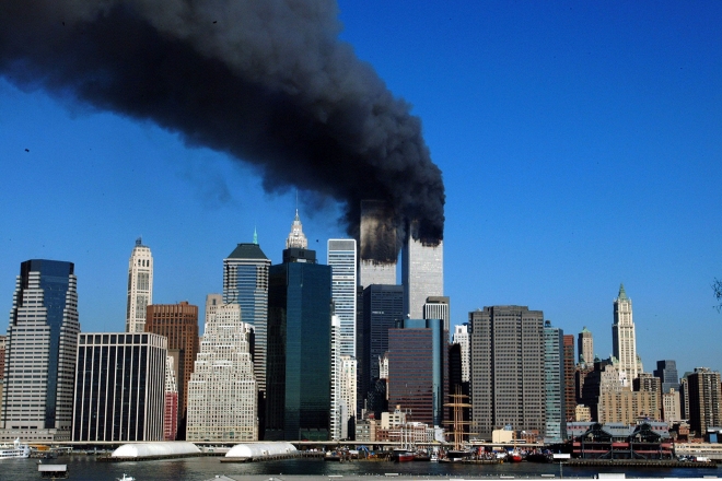 2001년 9월 11일 이슬람 근본주의 세력 알카에다의 테러 공격을 받은 미국 뉴욕의 세계무역센터. 이 사건을 이슬람과 서구 그리스도교 간 오래 지속된 문명 충돌로 분석한 이가 많지만 두 종교는 공존한 때도 길었다.  AFP 연합뉴스