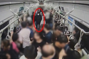 “사람 많아서 밀었다”…지하철 ‘흉기난동’ 오인소동 일으킨 30대男 (영상)
