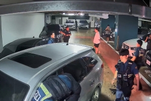 경찰, 실탄쏴 음주차량 난동 검거…순찰차 등 18대 파손