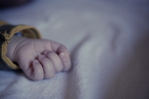 2개월 아기 온몸 골절 사망…‘오리발’ 아빠 구속