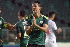 승리 간절했던 전북, 세찬 빗줄기 뚫고 ACL 1차전 이겼다