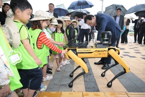 세종, AI 순찰로봇 ‘이응다리’ 안전 지킴이로