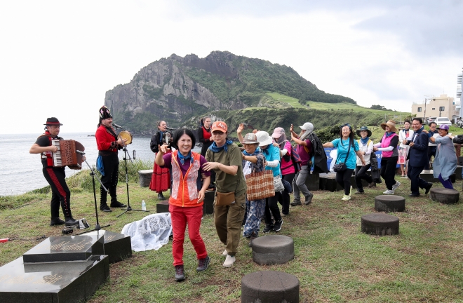 ‘제주올레·산티아고 순례길 공동완주인증제’ 1주년 행사