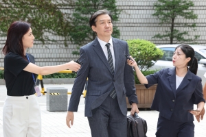 조국, 정경심 27일 가석방 결정에 “위로와 격려 감사”