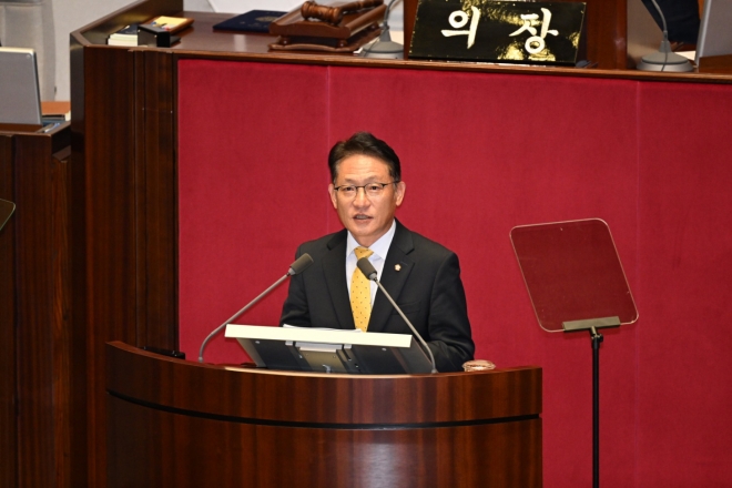 배진교 정의당 원내대표가 21일 국회에서 비교섭단체 대표연설을 하고 있다. 홍윤기 기자