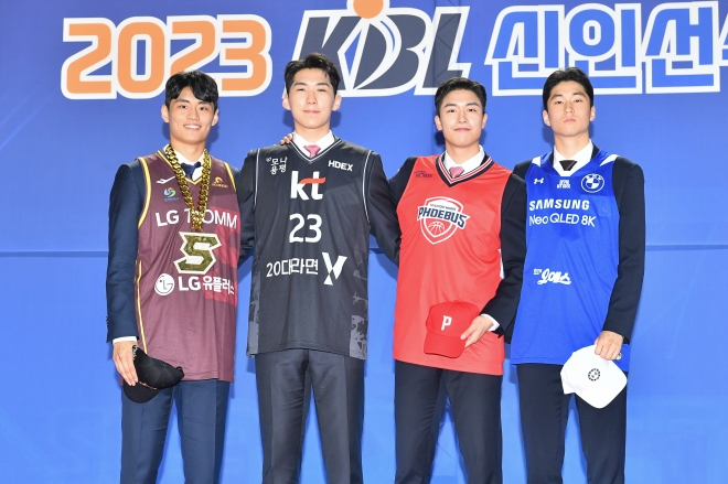 2023 KBL 신인 드래프트 로터리픽 선수들. 왼쪽부터 유기상(LG), 문정현(kt), 박무빈(현대모비스), 조준희(삼성).  KBL 제공