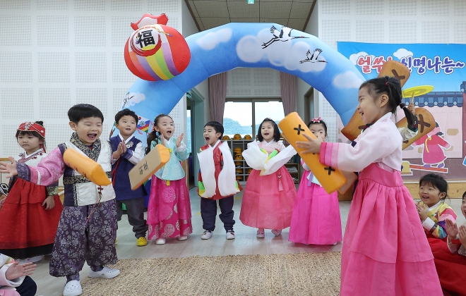 “윷 나와라” 신나는 추석맞이 전통체험