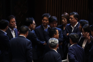 ‘이재명 체포안 방탄’ 뚫렸다…분열 기로에 선 민주당