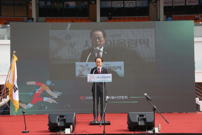 ‘제23회 시니어올림픽’에서 축사하는 김용호 의원