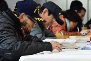 ‘청년가장’ 줄고 60대 이상 ‘노인가장’ 늘었다…“10년간 2배 증가”
