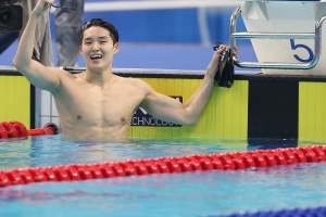 [속보] 김우민, 남자 자유형 800ｍ 금메달…2관왕 달성