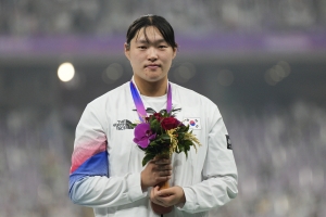 ‘영차!’ 고교생 김태희 첫 성인 국제대회에서 일냈다…한국 女 해머 사상 첫 AG 메달