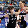 북한 205㎝ 센터 꽁꽁 묶은 박지수…女농구 2연승 달렸다