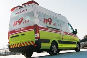 이천서 승용차 패스트푸드점 돌진 5명 부상