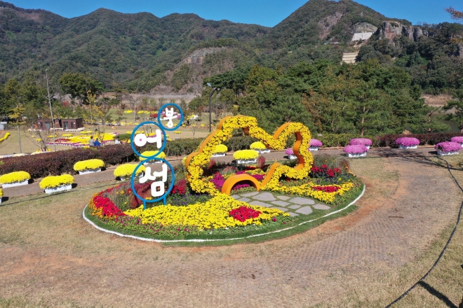 임실 관광의 새로운 명물로 등장한 붕어섬 생태공원. 축구장 9개 크기의 커다란 산림욕장이다. 임실군 제공