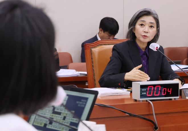 의원 질의에 답변하는 김행 여성가족부 장관 후보자