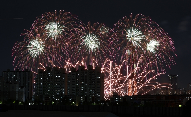 밤하늘 수놓는 서울세계불꽃축제