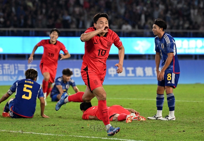 7일 중국 항저우 황룽 스포츠센터 스타디움에서 열린 2022 항저우아시안게임 남자축구 대한민국과 일본의 결승전에서 조영욱이 세리머니를 하고 있다. 2023.10.7 항저우 오장환 기자