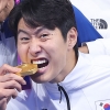 이강인 “금메달 무겁더라… 황선홍 감독 항상 믿었다”