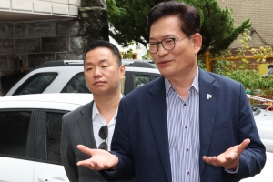 ‘민주당 돈봉투 사건’ 뇌물 수사로 확대…檢, 이번달 송영길 소환할 듯