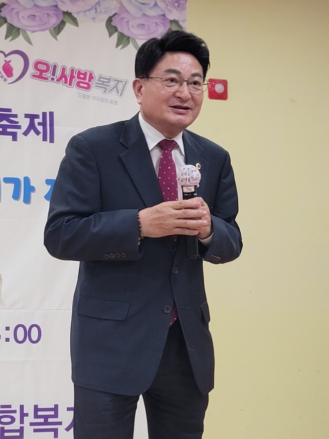 지난 6일 도봉노인종합복지관에서 열린 ‘2023 도봉어르신문화축제’에 참석한 홍국표 의원