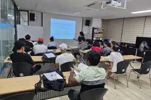 “네팔·인도네시아 노동자들의 상담사가 떠날 위기에 처했어요”