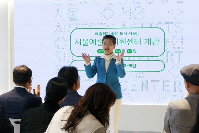 지난 11일 서울문화재단 대학로센터에서 진행된 ‘서울예술인지원센터’ 개관 행사에 참석해 축사를 전한 유정희 의원