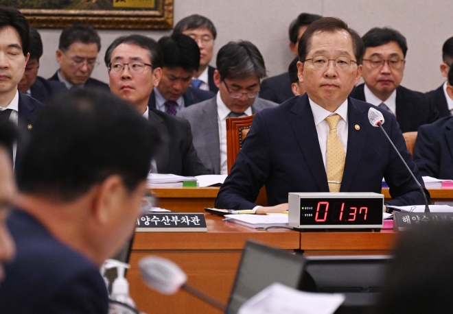 조승환 해양수산부 장관이 12일 서울 여의도 국회에서 열린 농림축산식품해양수산위원회 국정감사에서 의원질의에 답하고있다. 2023.10.12안주영 전문기자