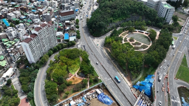 구로구(구청장 문헌일)가 오류IC 유휴 부지에 약5000평 규모로 도시농업체험장과 숲속 놀이터를 조성했다.  구로구청 제공