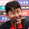 손흥민, ‘전설’ 시어러·앙리와 어깨 나란히…EPL 이달의 선수 통산 4번째 수상