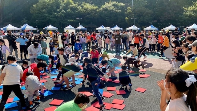지난해 서울 중랑구에서 개최된 ‘중랑 어린이 놀이 한마당’의 모습. 중랑구 제공