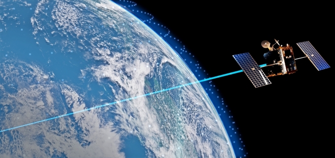 한화시스템이 2021년 투자한 원웹의 위성망을 활용해 군 저궤도 통신위성 네트워크를 구축한 가상의 모습. 한화시스템 제공