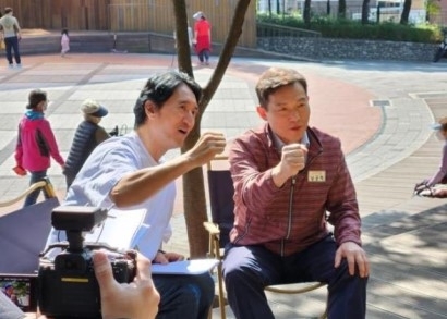 지난 12일 서울시의회 현장토크 프로그램인 ‘서민왕’을 촬영중인 남궁역 의원(오른쪽)과 배우 신현준씨(왼쪽)