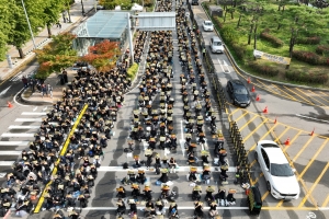 교사들은 왜 다시 거리로 나왔나…“교권 4법 통과해도 변한 것 없다”