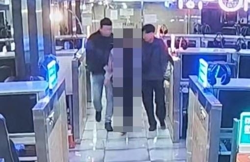 수원 엘리베이터 사건 피의자 검거. 연합뉴스