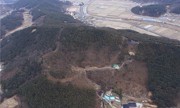 하늘에서 내려다 본 우산성 전경. 청양군 제공